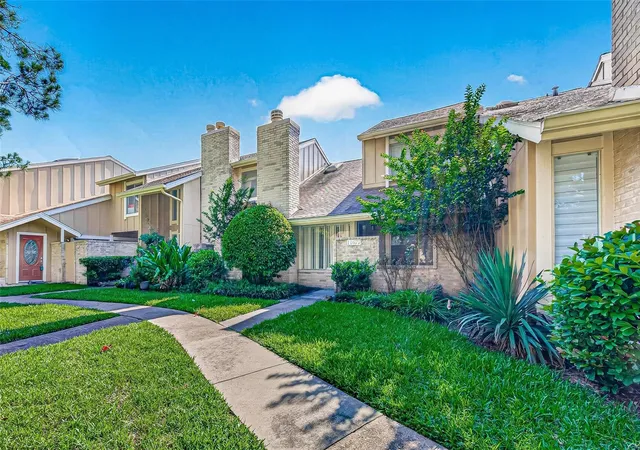 Photo 2 of Townhouse for sale at 11677 Village Pl Dr, Houston, TX 77077 | MLS# 12143968 | Listing updated on 2026-10-03