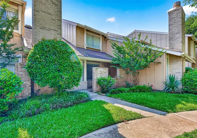 Photo 3 of Townhouse for sale at 11677 Village Pl Dr, Houston, TX 77077 | MLS# 12143968 | Listing updated on 2026-10-03