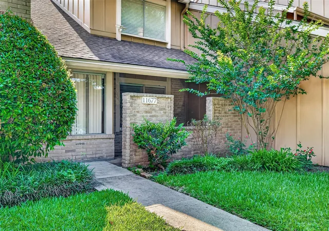 Photo 3 of Townhouse for sale at 11677 Village Pl Dr, Houston, TX 77077 | MLS# 12143968 | Listing updated on 2026-10-03