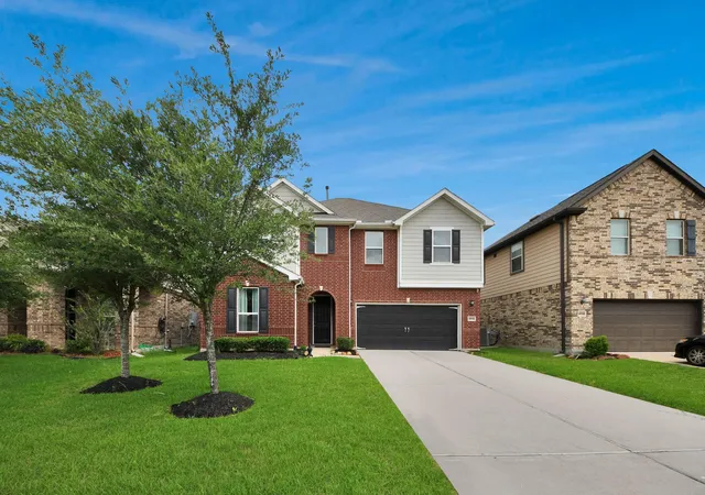 Photo 3 of Single family home for sale at 14111 Carlisle Holw Trl, Pearland, TX 77584 | MLS# 75093201 | Listing updated on 2026-09-12