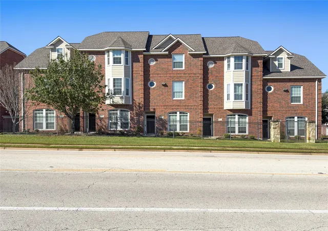 Photo 2 of Condo for sale at 305 Holleman Dr E #302, College Station, TX 77840 | MLS# 20953651 | Listing updated on 2026-09-03