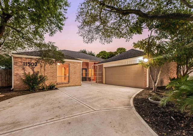 Photo 2 of Single family home for sale at 11502 Olympia Dr, Houston, TX 77077 | MLS# 38480336 | Listing updated on 2026-10-06