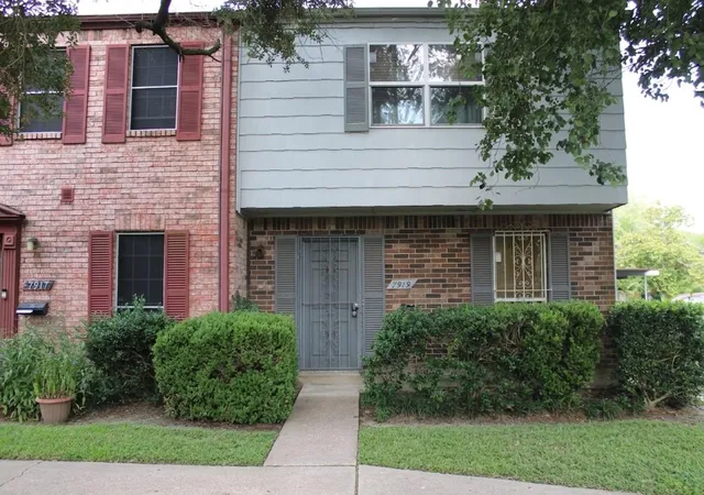 Photo 1 of Townhouse for sale at 7919 Grv Ridge Dr, Houston, TX 77061 | MLS# 53110786 | Listing updated on 2026-09-09