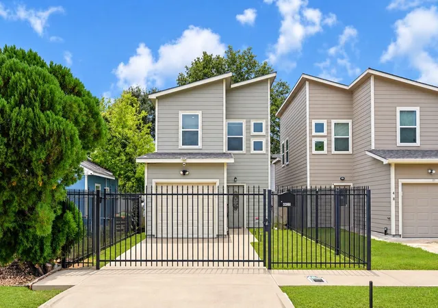 Photo 1 of Single family home for sale at 4420 Elmwood St, Houston, TX 77051 | MLS# 15100001 | Listing updated on 2026-09-17