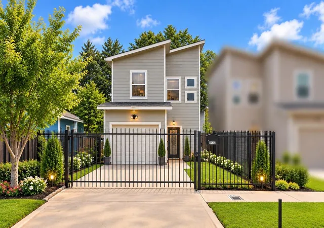 Photo 2 of Single family home for sale at 4420 Elmwood St, Houston, TX 77051 | MLS# 15100001 | Listing updated on 2026-09-17