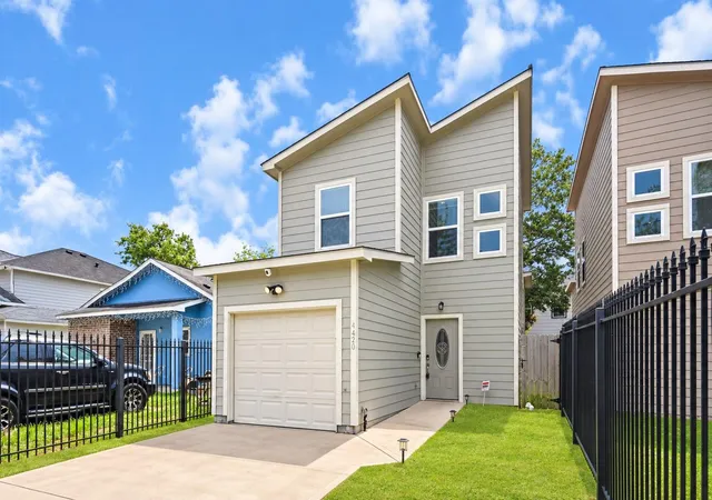 Photo 3 of Single family home for sale at 4420 Elmwood St, Houston, TX 77051 | MLS# 15100001 | Listing updated on 2026-09-17