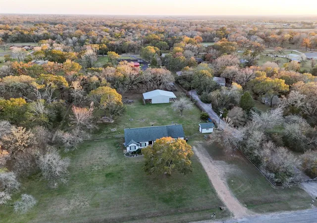 Photo 3 of Single family home for sale at 118 Pin Oak Ln, Hempstead, TX 77445 | MLS# 32066837 | Listing updated on 2026-09-23