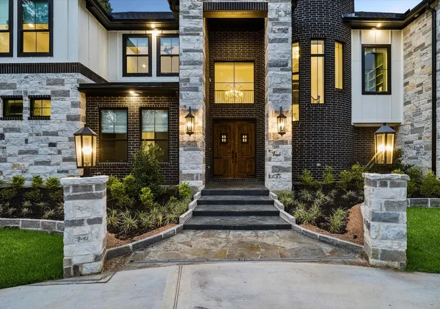 Photo 4 of Single family home for sale at 19314 Chateau Ridge Ct, Tomball, TX 77377 | MLS# 10592044 | Listing updated on 2026-10-10