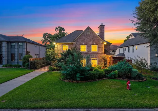 Single family home for sale at 4616 Spruce St, Bellaire, TX 77401 | MLS# 62104118