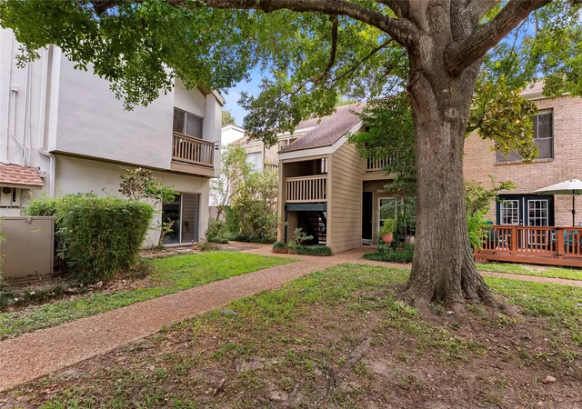 Condo for sale at 2100 Tanglewilde St #614, Houston, TX 77063 | MLS# 18142479