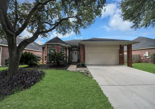 Photo 3 of Single family home for sale at 4634 Jaymar Dr, Sugar Land, TX 77479 | MLS# 24331876 | Listing updated on 2026-10-03