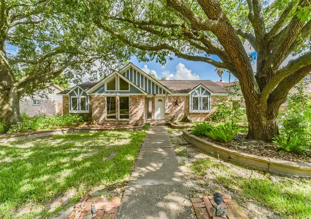 Photo 1 of Single family home for sale at 16511 Clearcrest Dr, Houston, TX 77059 | MLS# 33533255 | Listing updated on 2026-09-12