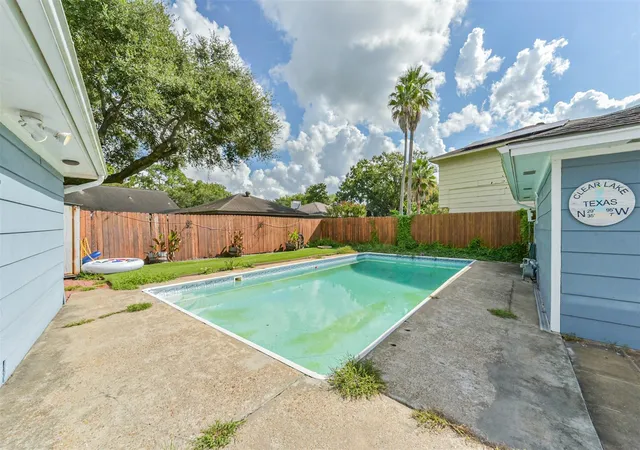 Photo 4 of Single family home for sale at 16511 Clearcrest Dr, Houston, TX 77059 | MLS# 33533255 | Listing updated on 2026-09-12