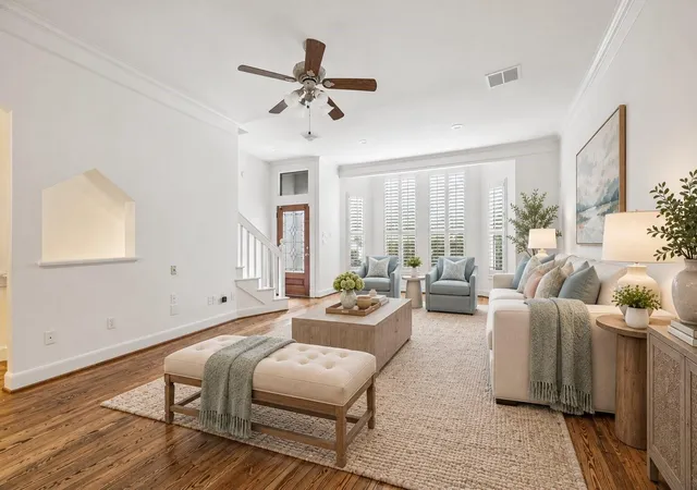 Photo 2 of Townhouse for sale at 112 Detering St, Houston, TX 77007 | MLS# 55398378 | Listing updated on 2026-10-09