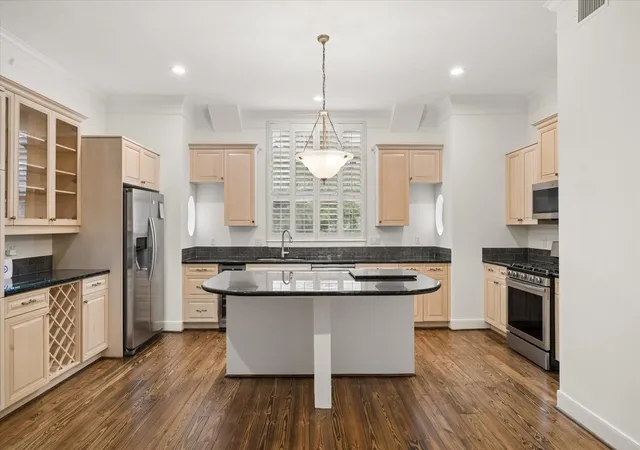 Photo 3 of Townhouse for sale at 112 Detering St, Houston, TX 77007 | MLS# 55398378 | Listing updated on 2026-10-09