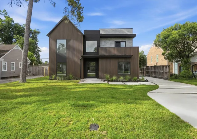 Photo 1 of Single family home for sale at 519 W 30th Street, Houston, TX 77018 | MLS# 68576243 | Listing updated on 2026-09-16