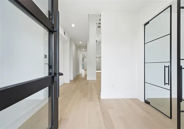 Photo 2 of Single family home for sale at 519 W 30th Street, Houston, TX 77018 | MLS# 68576243 | Listing updated on 2026-09-16