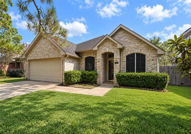 Photo 2 of Single family home for sale at 14015 Crown Glen Ct, Houston, TX 77062 | MLS# 37169520 | Listing updated on 2026-09-20