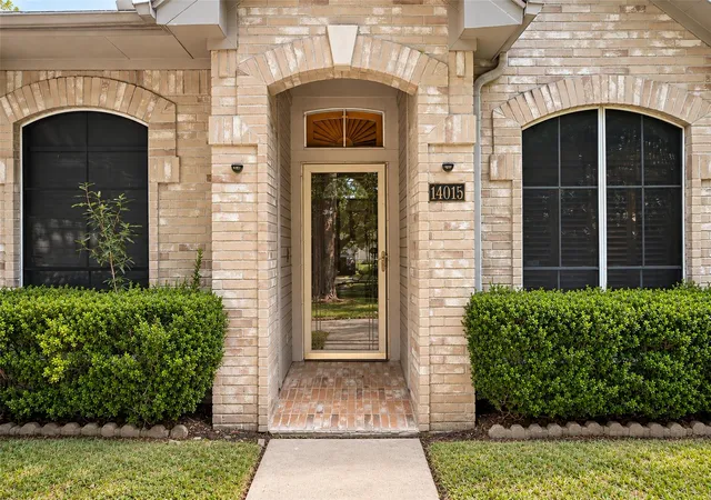 Photo 3 of Single family home for sale at 14015 Crown Glen Ct, Houston, TX 77062 | MLS# 37169520 | Listing updated on 2026-09-20