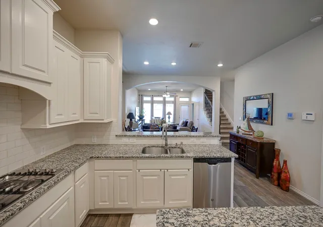 Photo 3 of Single family home for sale at 29126 Brooks Valley Dr, Fulshear, TX 77441 | MLS# 31551294 | Listing updated on 2026-09-17