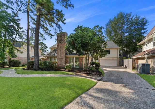 Photo 2 of Single family home for sale at 9527 Enstone Cir, Spring, TX 77379 | MLS# 7891163 | Listing updated on 2026-09-22
