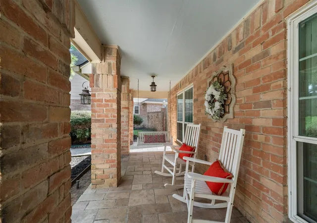 Photo 3 of Single family home for sale at 9527 Enstone Cir, Spring, TX 77379 | MLS# 7891163 | Listing updated on 2026-09-22