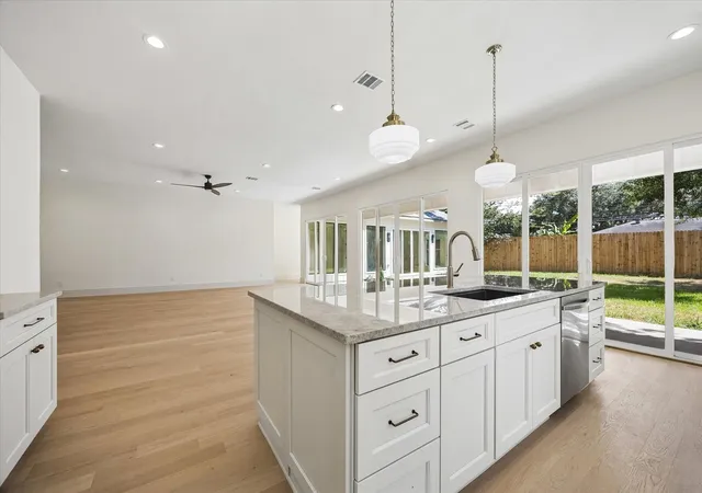 Photo 3 of Single family home for sale at 4817 Kingfisher Dr, Houston, TX 77035 | MLS# 73464549 | Listing updated on 2026-09-09