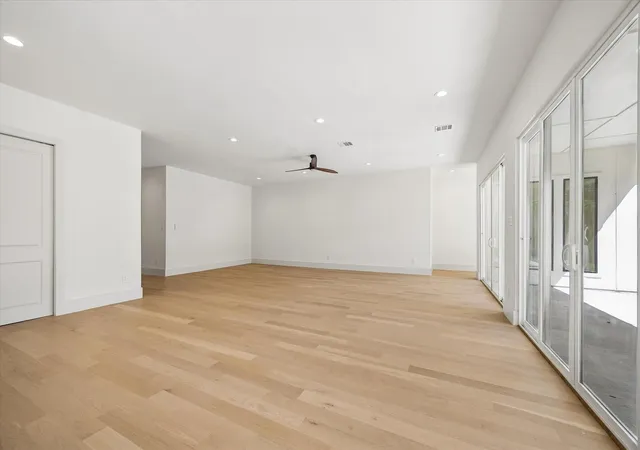 Photo 3 of Single family home for sale at 4817 Kingfisher Dr, Houston, TX 77035 | MLS# 73464549 | Listing updated on 2026-09-09
