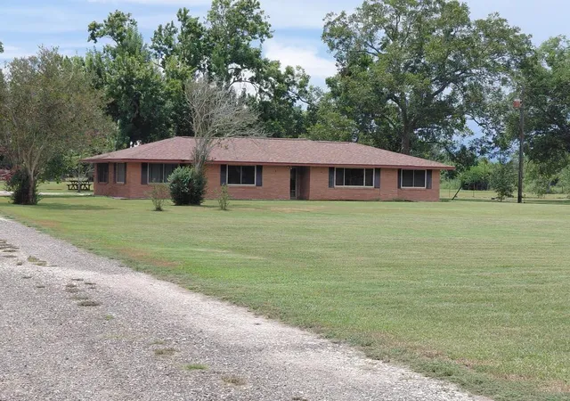 Photo 1 of Single family home for sale at 613 County Rd 706, Angleton, TX 77515 | MLS# 71722090 | Listing updated on 2026-09-09