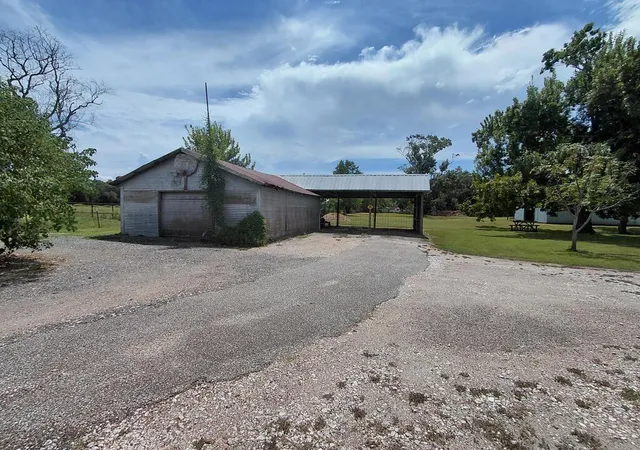 Photo 3 of Single family home for sale at 613 County Rd 706, Angleton, TX 77515 | MLS# 71722090 | Listing updated on 2026-09-09
