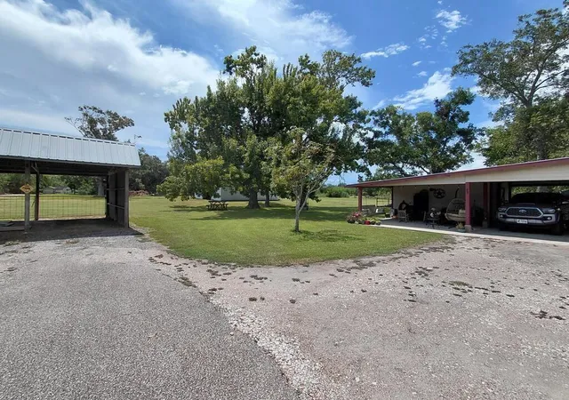 Photo 4 of Single family home for sale at 613 County Rd 706, Angleton, TX 77515 | MLS# 71722090 | Listing updated on 2026-09-09