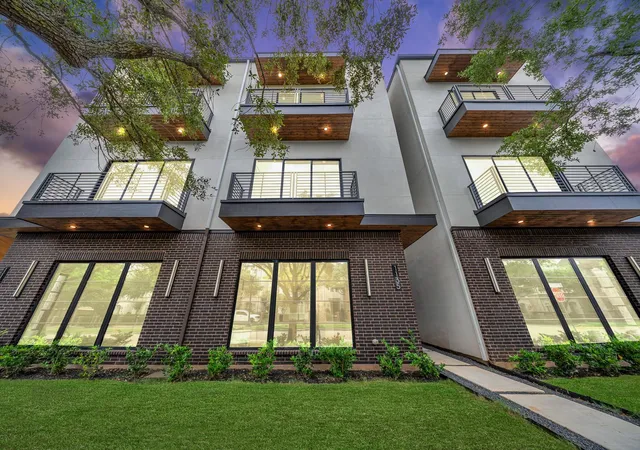 Photo 2 of Single family home for sale at 1135 Lake Pointe Pkwy, Sugar Land, TX 77478 | MLS# 69928380 | Listing updated on 2026-09-20