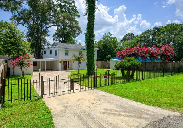 Photo 2 of Single family home for sale at 118 Waterwood Dr, Huffman, TX 77336 | MLS# 49931832 | Listing updated on 2026-09-19