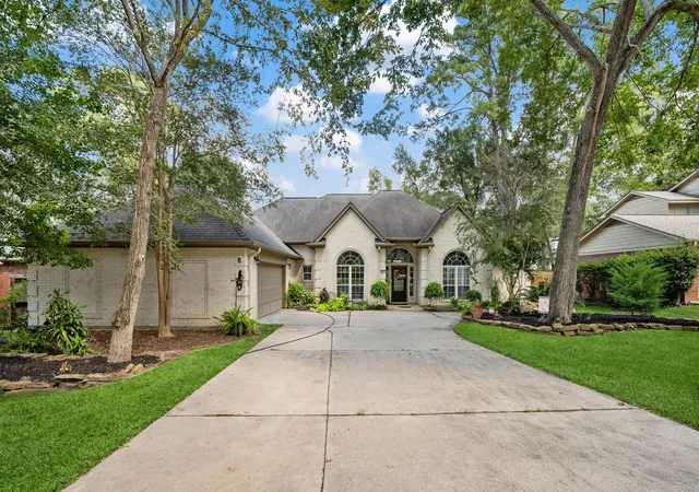 Photo 2 of Sale Pending at 137 Dawns Edge Dr, Montgomery, TX 77356 | MLS# 69445126 | Listing updated on 2026-09-18