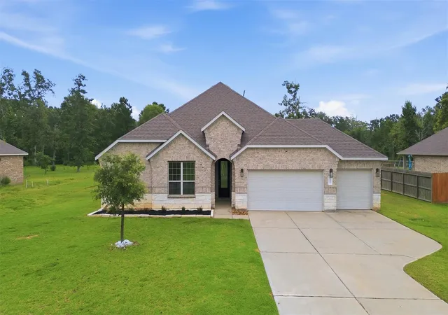 Photo 2 of Single family home for sale at 6422 Rolling Hills Rd, Conroe, TX 77303 | MLS# 42954870 | Listing updated on 2026-10-08