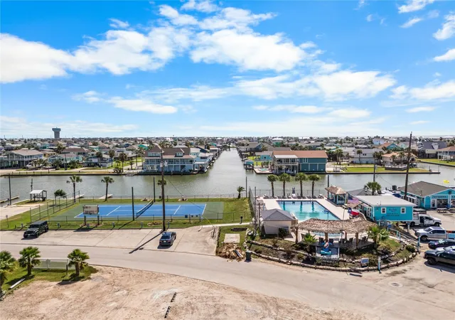 Photo 2 of Single family home for sale at 4114 Grayson Dr, Galveston, TX 77554 | MLS# 77643570 | Listing updated on 2026-09-11