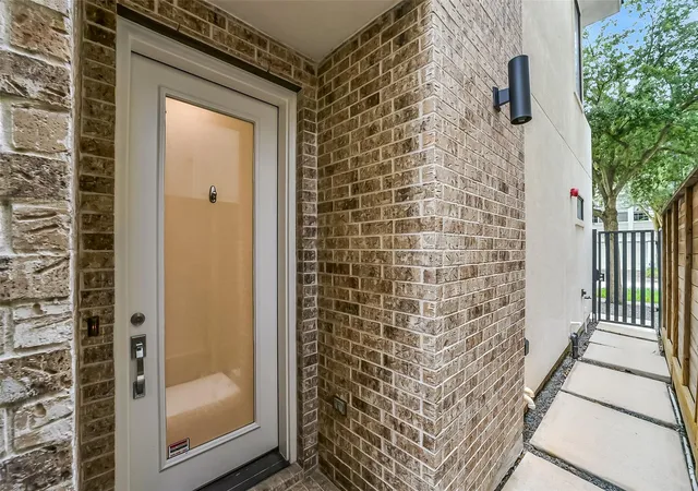 Photo 3 of Single family home for sale at 716 W Drew St, Houston, TX 77006 | MLS# 74846380 | Listing updated on 2026-10-03