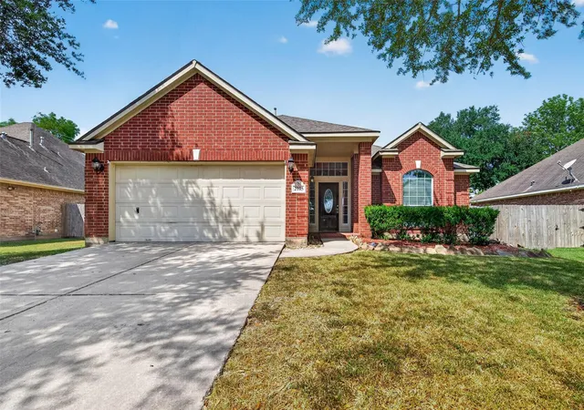 Photo 1 of Sale Pending at 2105 Nassau Dr, Seabrook, TX 77586 | MLS# 95655550 | Listing updated on 2026-09-19