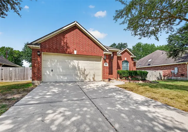 Photo 2 of Sale Pending at 2105 Nassau Dr, Seabrook, TX 77586 | MLS# 95655550 | Listing updated on 2026-09-19