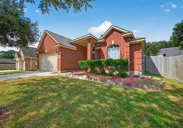 Photo 3 of Sale Pending at 2105 Nassau Dr, Seabrook, TX 77586 | MLS# 95655550 | Listing updated on 2026-09-19