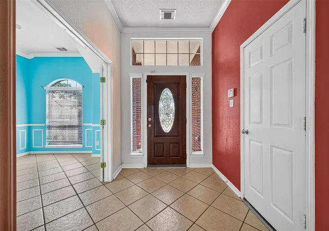 Photo 3 of Sale Pending at 2105 Nassau Dr, Seabrook, TX 77586 | MLS# 95655550 | Listing updated on 2026-09-19