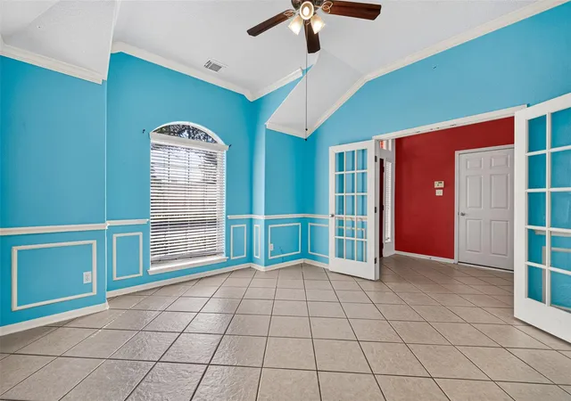 Photo 4 of Sale Pending at 2105 Nassau Dr, Seabrook, TX 77586 | MLS# 95655550 | Listing updated on 2026-09-19