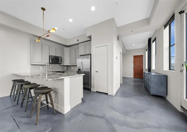 Photo 3 of Condo for sale at 2323 Polk St #306, Houston, TX 77003 | MLS# 94150053 | Listing updated on 2026-10-02