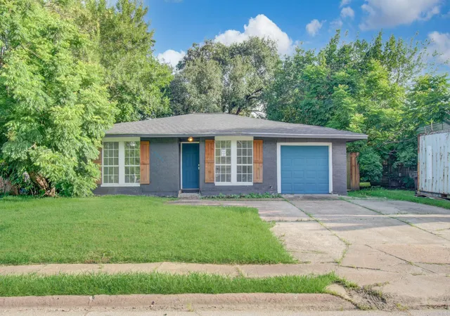 Photo 1 of Single family home for sale at 5634 Ridgeway Dr, Houston, TX 77033 | MLS# 89689812 | Listing updated on 2026-09-04