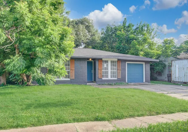 Photo 3 of Single family home for sale at 5634 Ridgeway Dr, Houston, TX 77033 | MLS# 89689812 | Listing updated on 2026-09-04