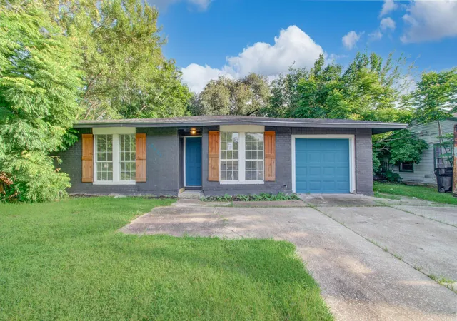 Photo 3 of Single family home for sale at 5634 Ridgeway Dr, Houston, TX 77033 | MLS# 89689812 | Listing updated on 2026-09-04