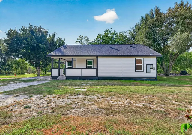 Photo 2 of Single family home for sale at 4739 Fm 1096 Rd, Boling, TX 77420 | MLS# 45035629 | Listing updated on 2026-09-18