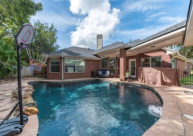 Photo 2 of Single family home for sale at 15210 Vista Hts Dr, Cypress, TX 77433 | MLS# 23947437 | Listing updated on 2026-09-23