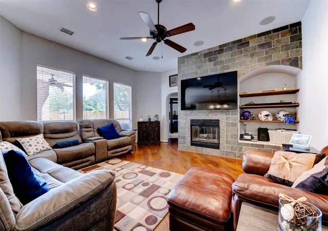 Photo 3 of Single family home for sale at 15210 Vista Hts Dr, Cypress, TX 77433 | MLS# 23947437 | Listing updated on 2026-09-23