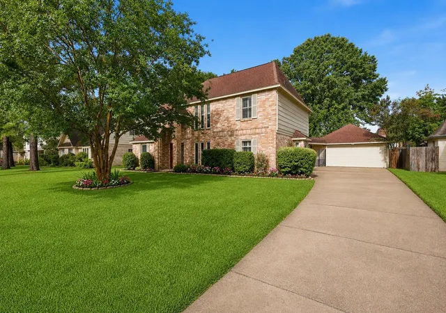 Photo 3 of Sale Pending at 9203 S Pass Ln, Houston, TX 77064 | MLS# 21909637 | Listing updated on 2026-09-21